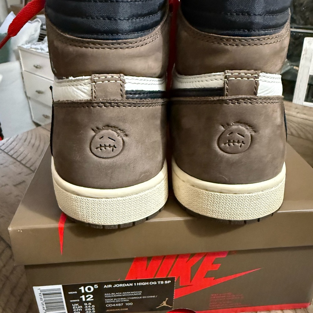 Nike Air Jordan 1 High OG — Travis UA - Picture 4 of 9